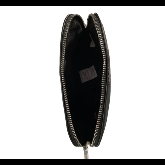 ✨NEW✨ Cosmetic case - Picture 2 of 3